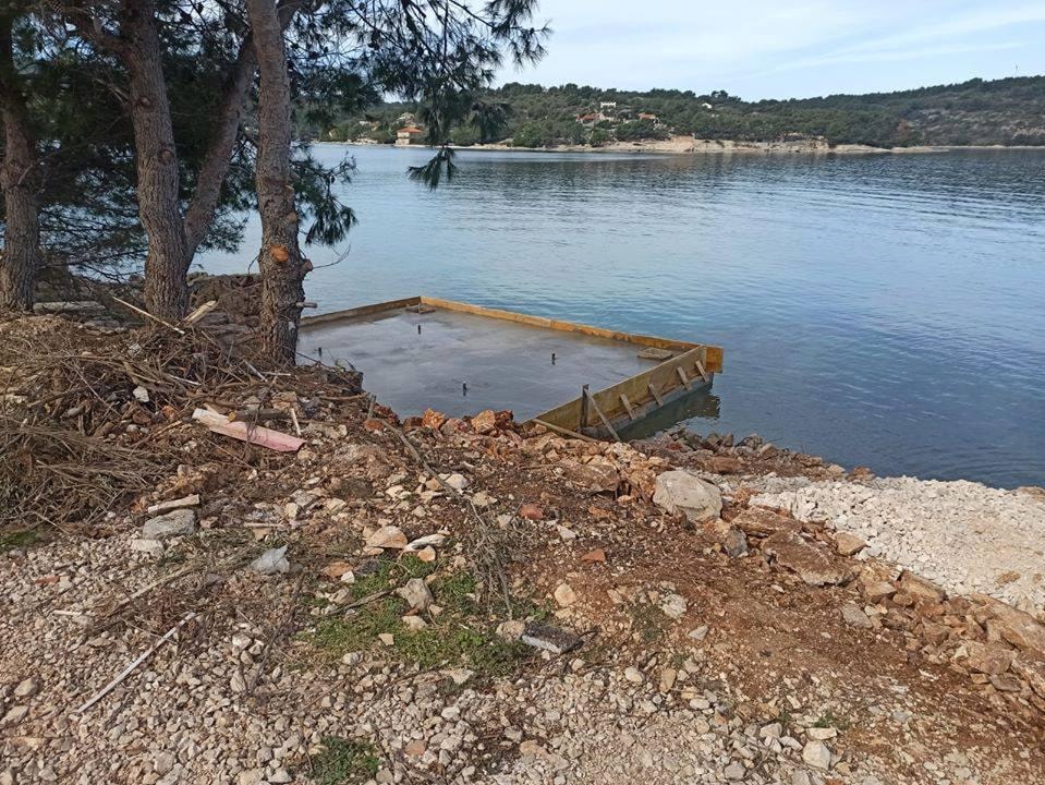 Inspektori hitno stigli na Šoltu, punca i punicu generala Zagorca zaustavili u besramnom poslu na koji su se bacili u jeku straha od korone