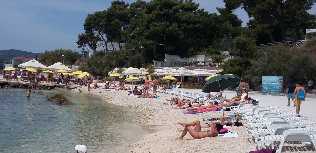 U tijeku popravak tuša na plaži Ovčice u Splitu