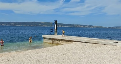 Lift za osobe s invaliditetom postavljen u Kaštel Lukšiću